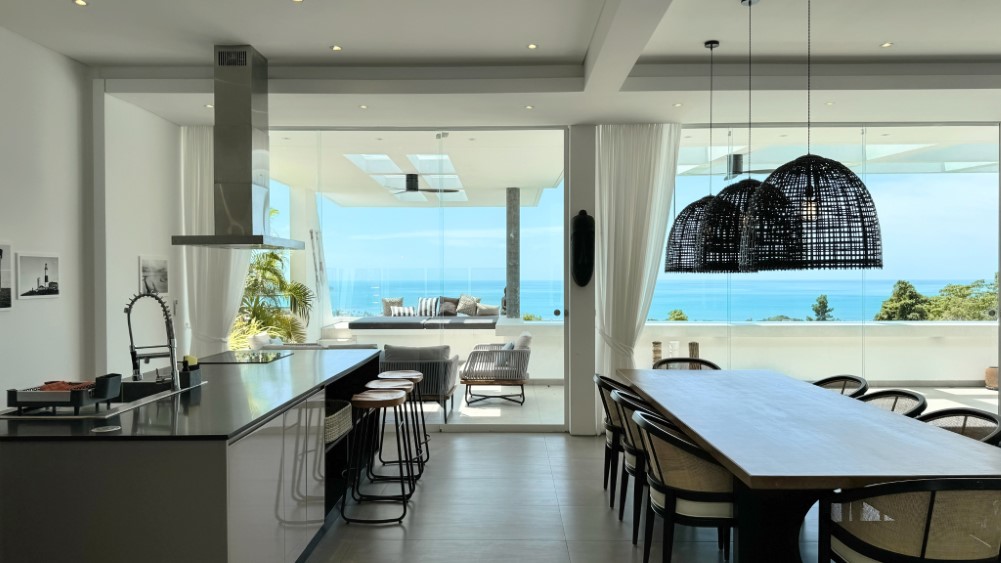 Golden Lotus - The Tranquil Villa - Kitchen and dining area